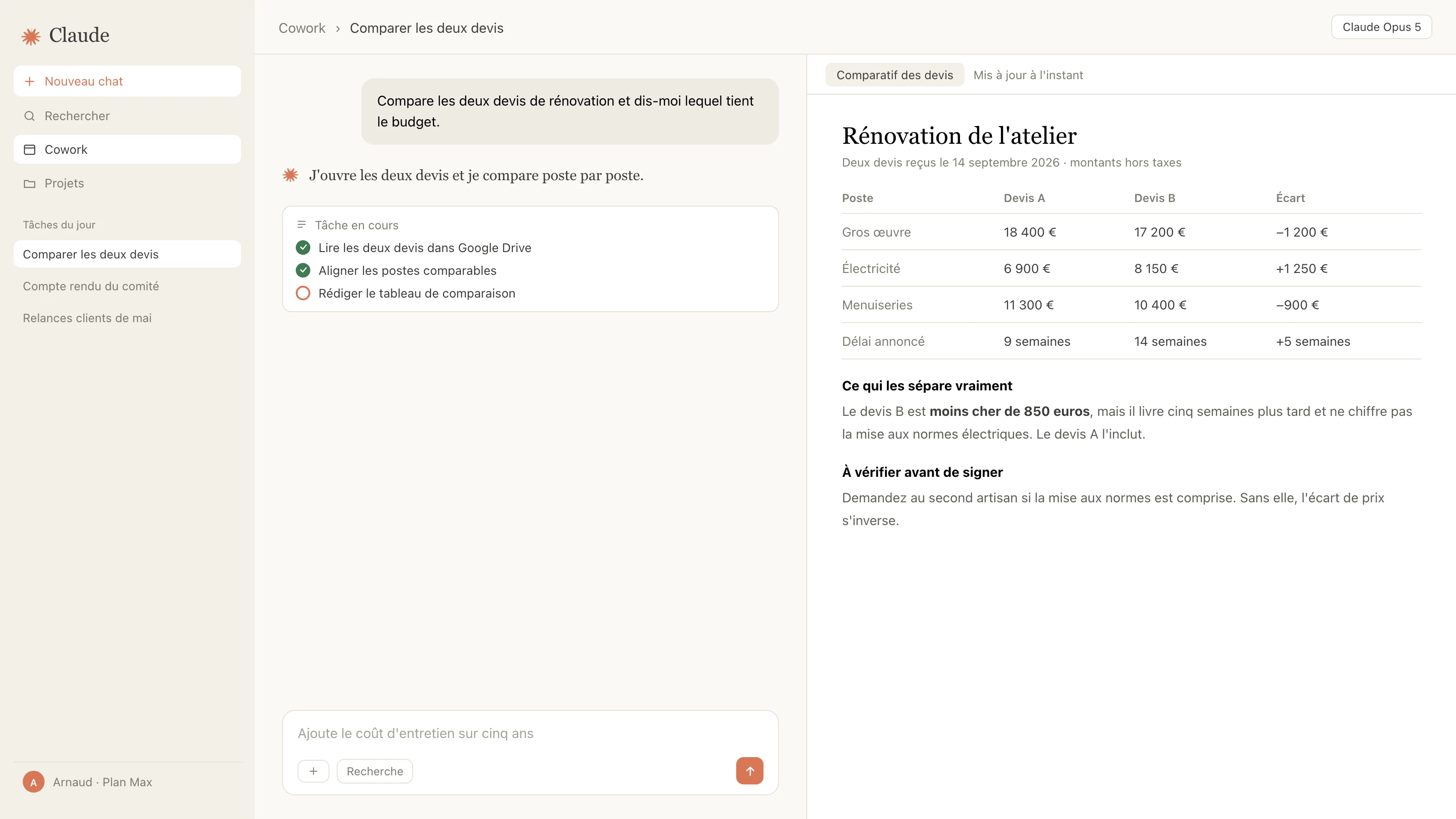 Reconstitution en français de l’espace de travail Cowork : la conversation à gauche, le comparatif de devis rédigé à droite