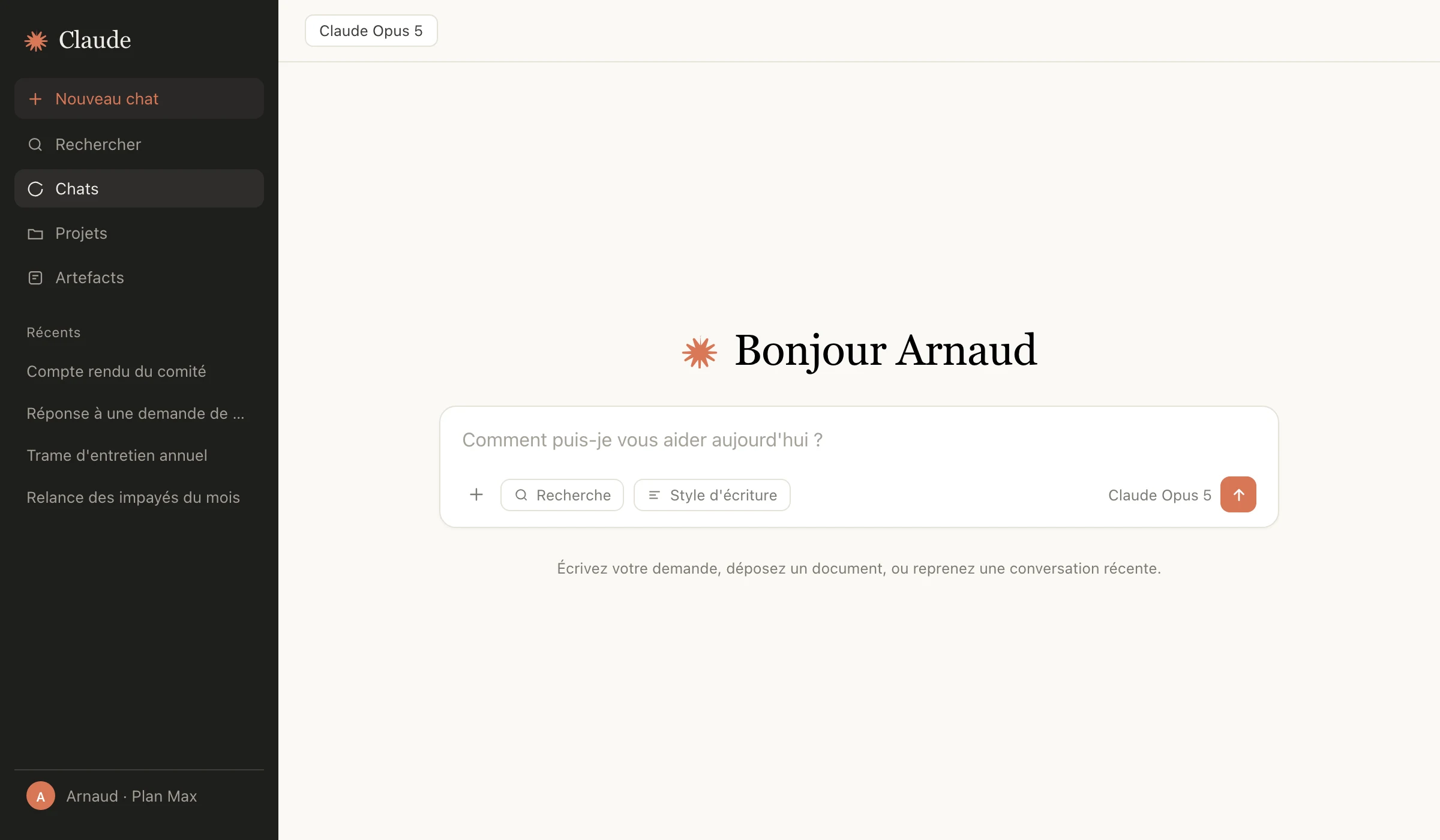 Reconstitution en français de l’écran d’accueil de Claude : le message d’accueil, la zone de saisie et les conversations récentes